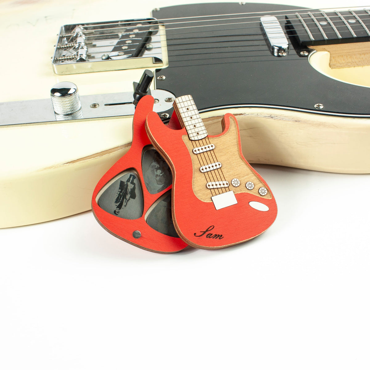 Fender Stratocaster Electric Guitar-Shaped Box For Picks (Red)